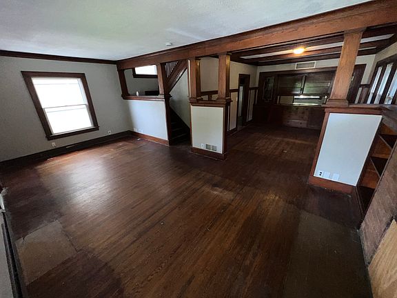 3rd image of 304 E Frye Ave