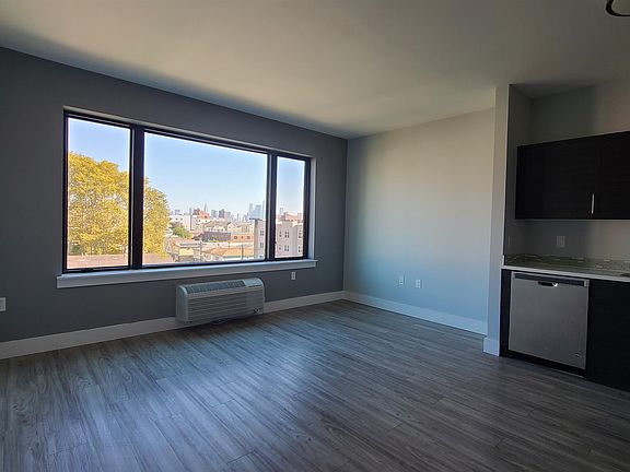 3rd image of 5711 Washington St Unit 404