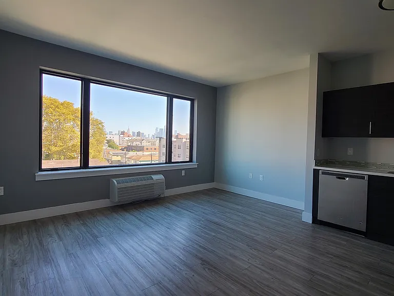 5711 Washington St #404 — Photo 3