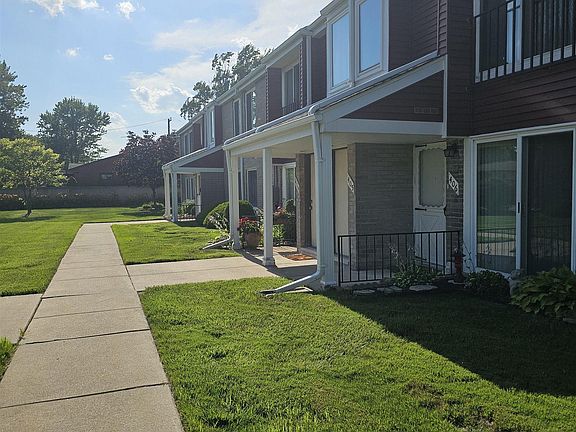 5th image of 405 Sunset Ln #34