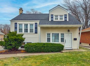 107 N Main St, Mount Prospect, IL 60056