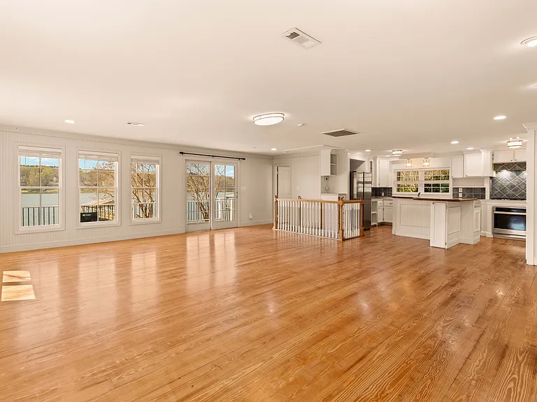 118 Revere Dr — Photo 12