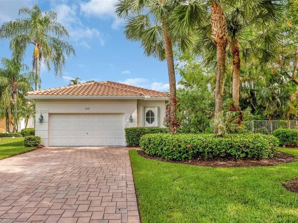 2539 Bay Pointe Dr, Weston, FL 33327