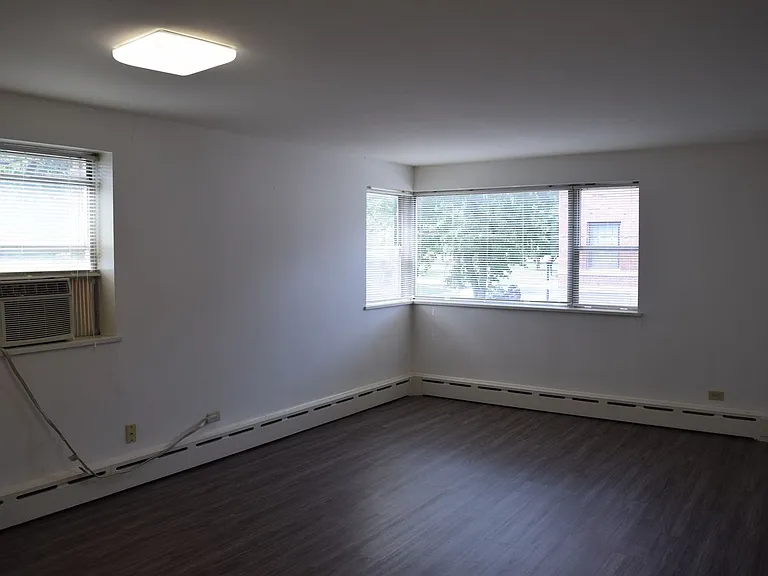 312 W Clark St — Photo 7