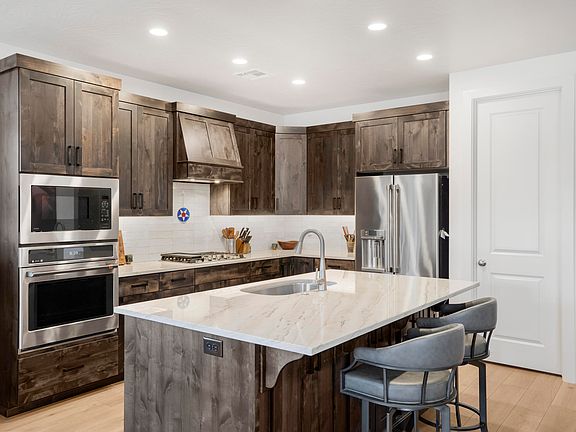 3rd image of 1432 E Toliman Way