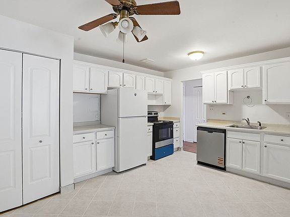 3rd image of 7413 Brookdale Dr APT 212