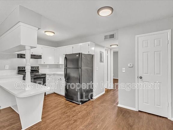 3rd image of 3117 Barnett Ave