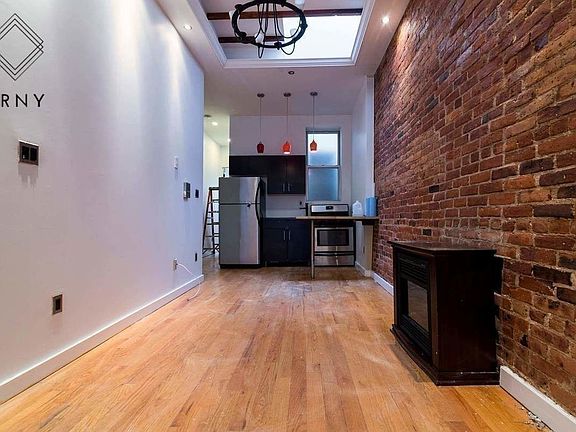 2nd image of 1050 Putnam Ave APT 2