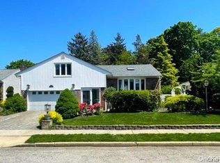 1007 S Carley Ct, North Bellmore, NY 11710