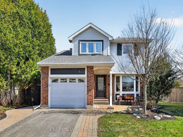 425 Tanager Bay, Ottawa, ON K1E 2Z7