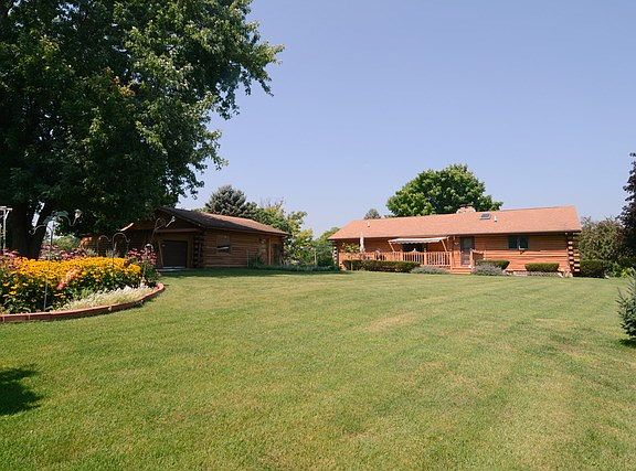3rd image of 1370 Holiday Dr