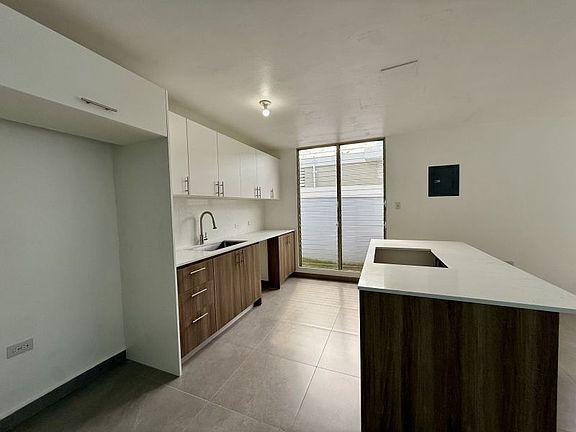 5th image of Urb Ciudad Jardin I 83 Calle #6