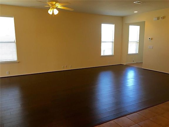 2nd image of 1083 Nicklaus Ct