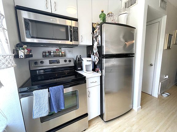 3rd image of 300 Crockett St APT 308