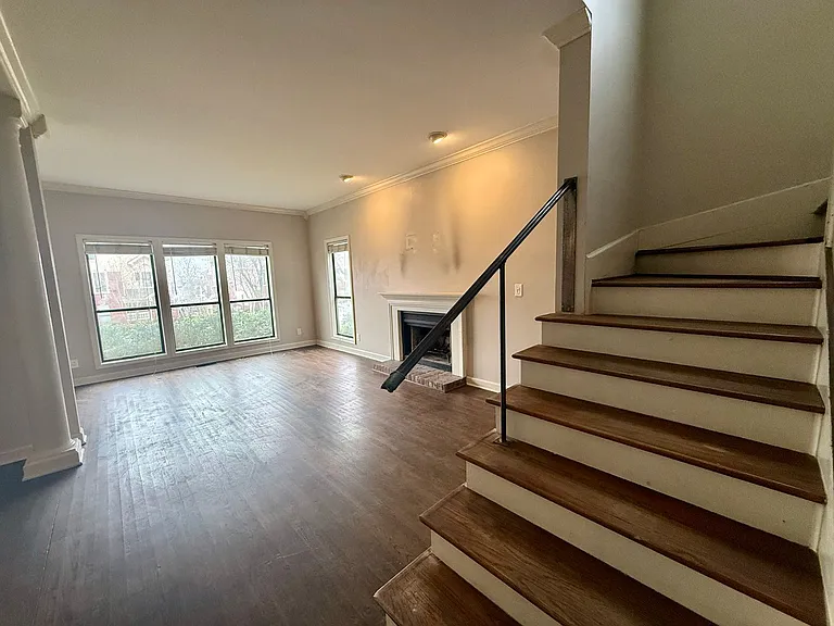 932B Russell St — Photo 9