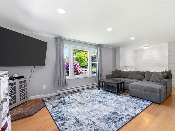 3rd image of 137 Holten St