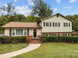 725 Pineborough Rd, Charlotte, NC 28212