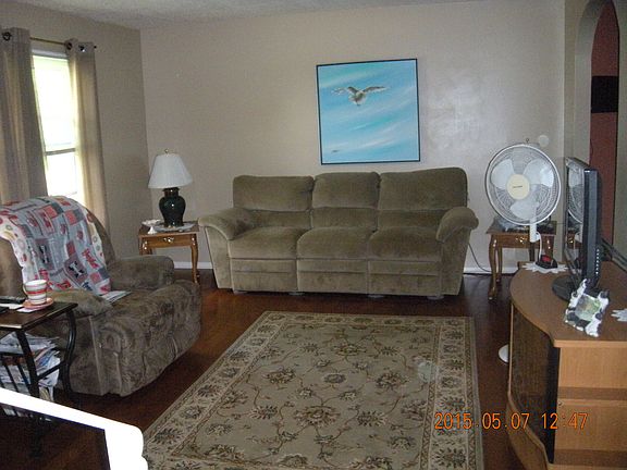 4th image of 9306 Laurel Ave