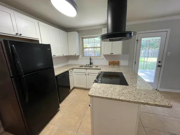 917 Montgomery Ave, Denham Springs, LA 70726