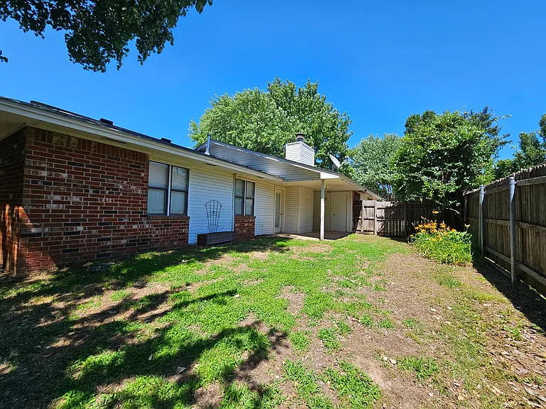 612 Springwood St — Photo 17
