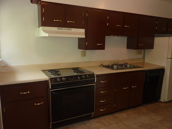 Lots of cabinet space