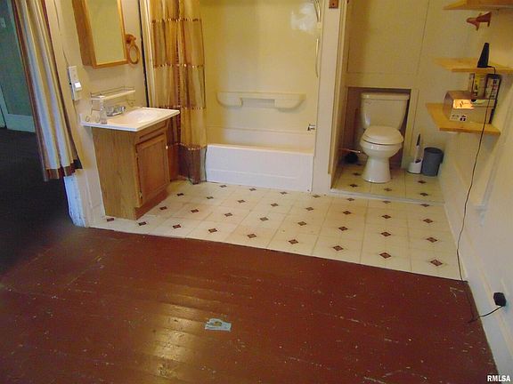 5th image of 15321 Cherry St