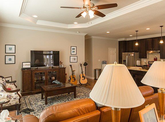 5th image of 203 Wisteria Way #203