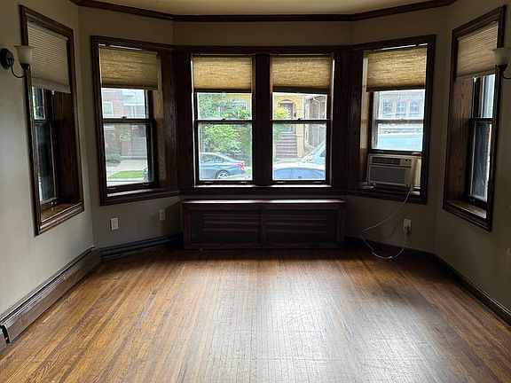 2nd image of 5841 N Washtenaw Ave