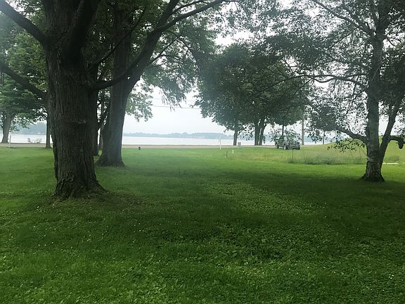 5th image of 707 Lake Dr