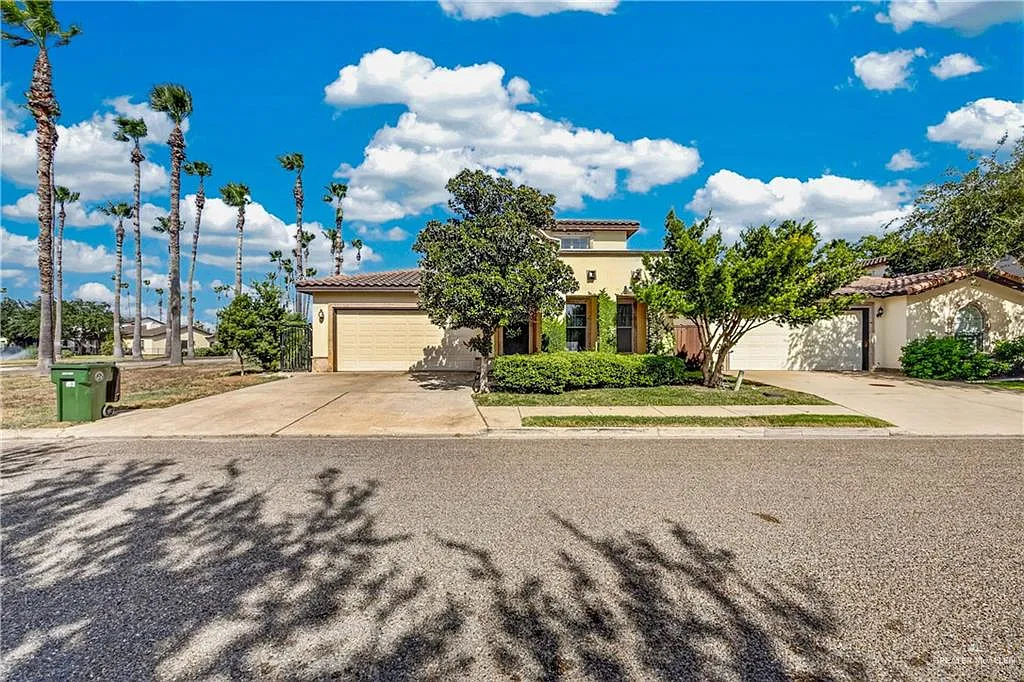 4 bed, 3.5 bath, 2677 sqft, $2,950 — Photo 2