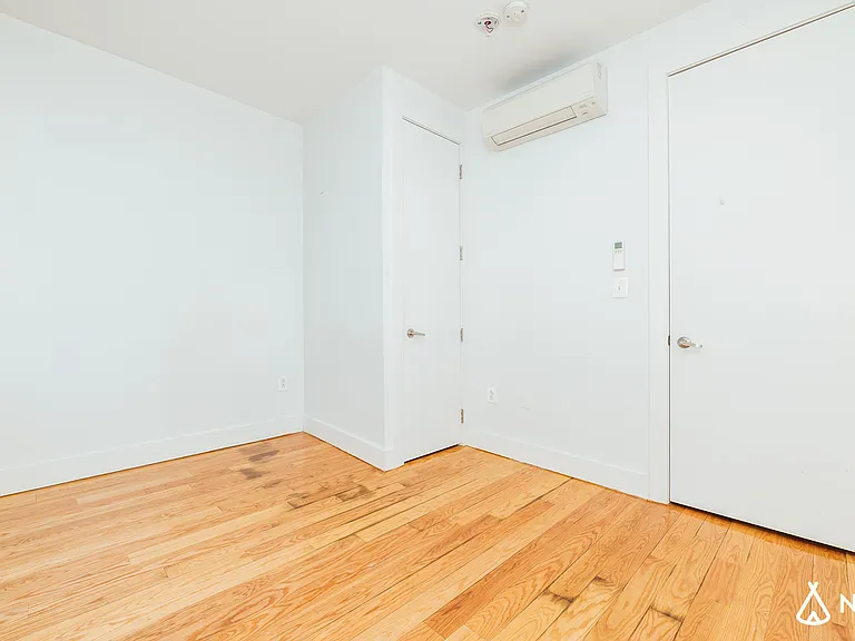 33 Montrose Ave #2R — Photo 6