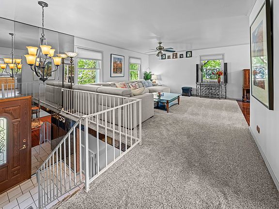2nd image of 881 Woodhollow Ln