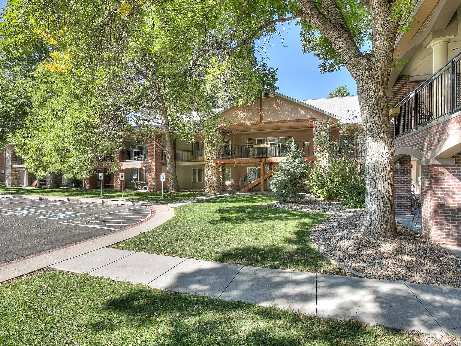 Village on Stanford — Photo 2