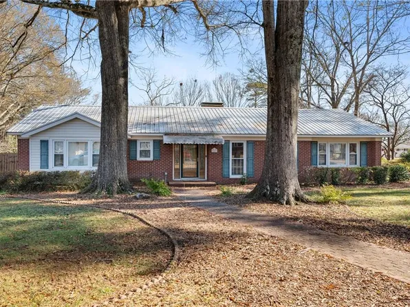 5645 Virginia Dr, Austell, GA 30106
