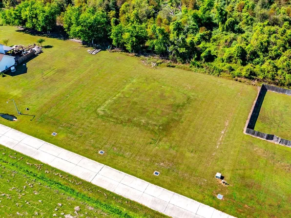 338 Chateau Dr, Lockport, LA 70374