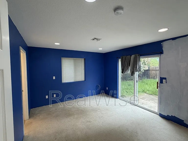 1951 SW Betty Ln — Photo 3