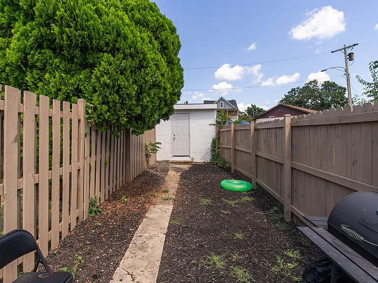 489 E Church St #B — Photo 12