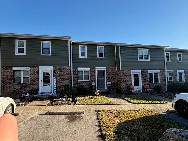 2 bed, 1.5 bath, 1178 sqft, $1,450 — Photo 1