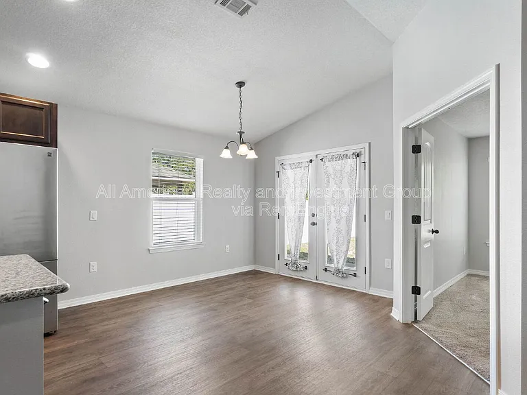 2432 Frontera St — Photo 11