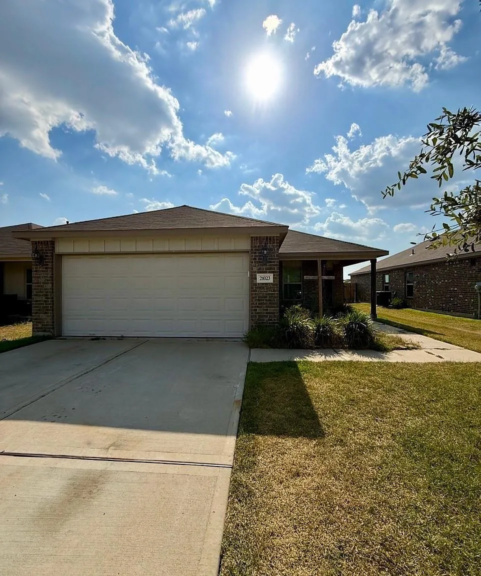 3 bed, 2.0 bath, 1361 sqft, $2,200 — Photo 1