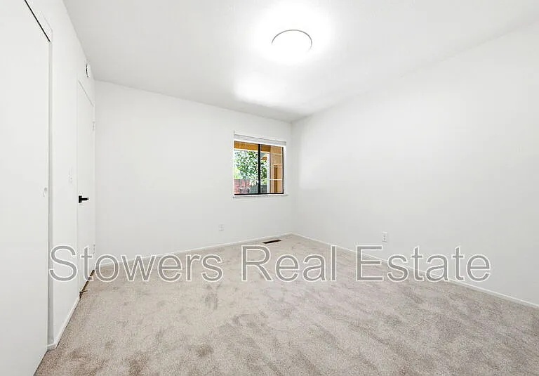 2033 Raphael Ct — Photo 8