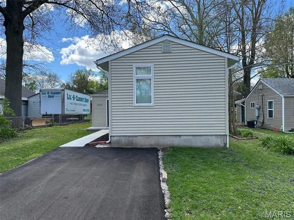 9024 Forest Ave, Saint Louis, MO 63114