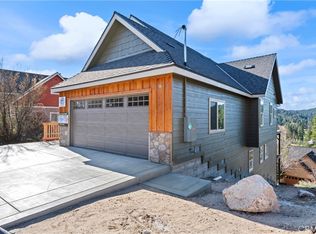 26701 Merced Ln, Lake Arrowhead, CA 92352