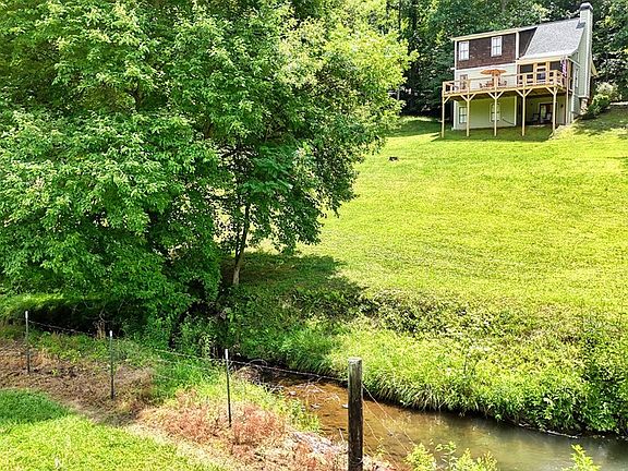 4th image of 105 Evergreen Rd