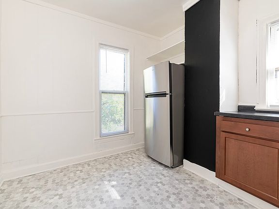 4th image of 206 Woodward Ave #204
