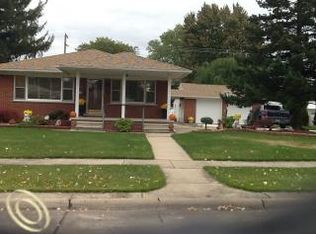 8040 Robindale Ave, Dearborn Heights, MI 48127