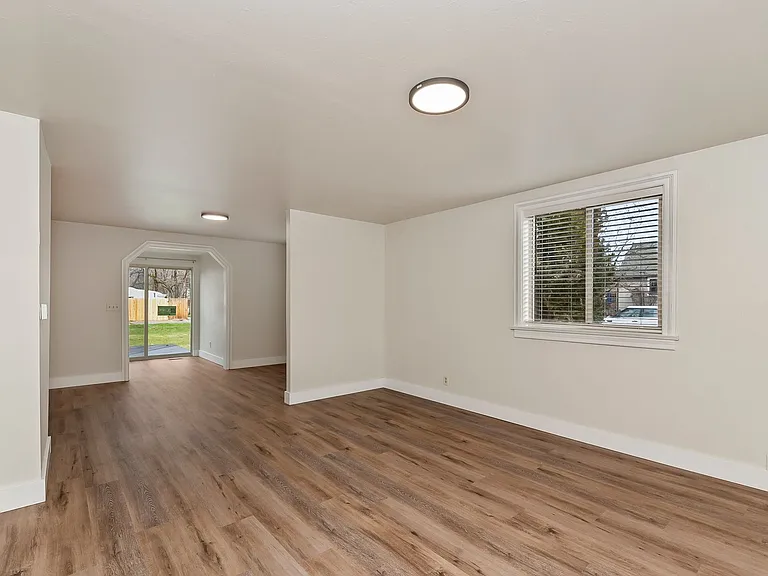 2500 W Madison Ave — Photo 10