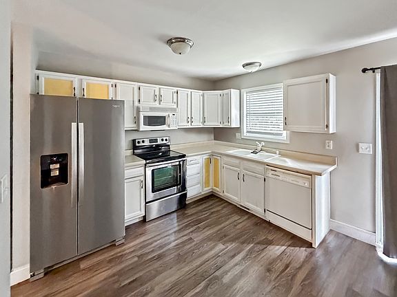 3rd image of 234 Evergreen Dr