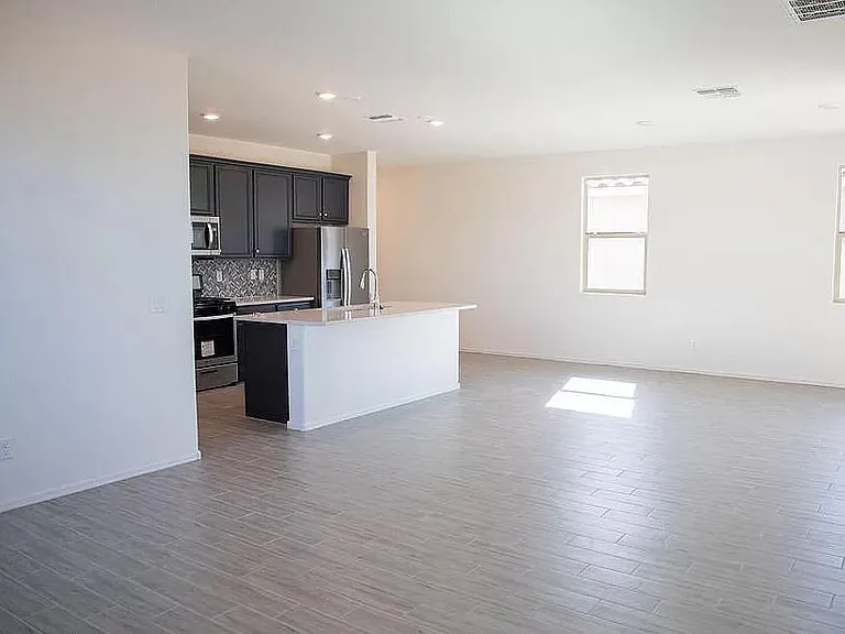 10671 W Harrigan Dr — Photo 4