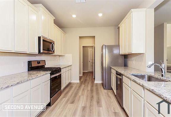 3rd image of 608 Harbor Oaks Dr
